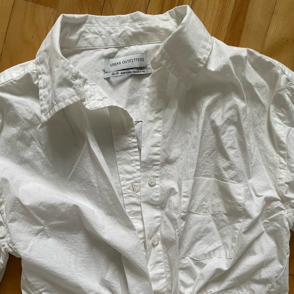 Cropped White Button Down with Draw-string - Picture 2 of 2